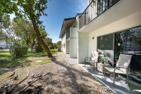 Купить кондоминиум в Хайалиа, Флорида 2 спальни, 80.82м2, № 2051874 - фото 3