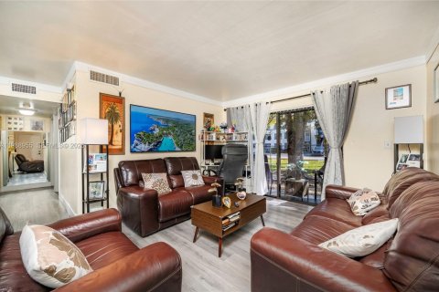 Купить кондоминиум в Хайалиа, Флорида 2 спальни, 80.82м2, № 2051874 - фото 6