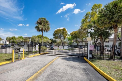 Купить кондоминиум в Хайалиа, Флорида 2 спальни, 80.82м2, № 2051874 - фото 17