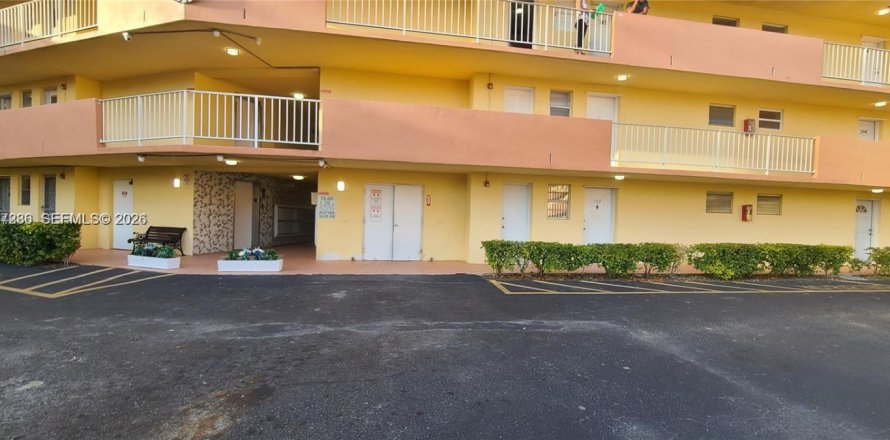 Apartment in Miami, Florida 1 bedroom, 88.63 sq.m. № 2081377