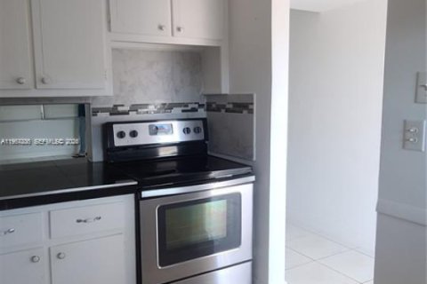 Apartment in Miami, Florida 1 bedroom, 88.63 sq.m. № 2081377 - photo 16