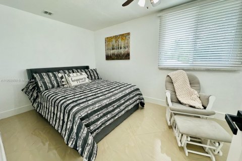 Villa ou maison à vendre à Miami, Floride: 4 chambres, 169.83 m2 № 1954078 - photo 19