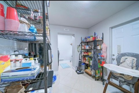 Villa ou maison à vendre à Miami, Floride: 4 chambres, 169.83 m2 № 1954078 - photo 18