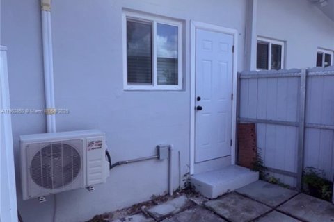 Villa ou maison à vendre à Miami, Floride: 4 chambres, 169.83 m2 № 1954078 - photo 29