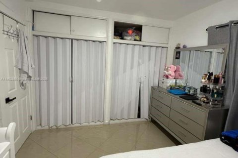 Villa ou maison à vendre à Miami, Floride: 4 chambres, 169.83 m2 № 1954078 - photo 25