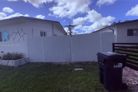 Villa ou maison à vendre à Miami, Floride: 4 chambres, 169.83 m2 № 1954078 - photo 28