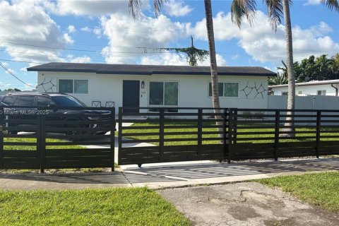 Villa ou maison à vendre à Miami, Floride: 4 chambres, 169.83 m2 № 1954078 - photo 8