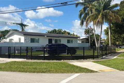 Villa ou maison à vendre à Miami, Floride: 4 chambres, 169.83 m2 № 1954078 - photo 5