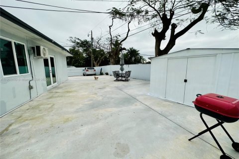 Villa ou maison à vendre à Miami, Floride: 4 chambres, 169.83 m2 № 1954078 - photo 10