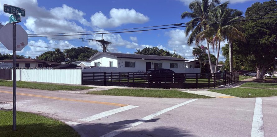 Villa ou maison à Miami, Floride 4 chambres, 169.83 m2 № 1954078