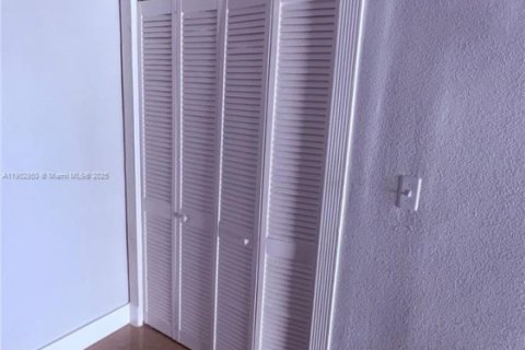 Villa ou maison à vendre à Miami, Floride: 4 chambres, 169.83 m2 № 1954078 - photo 30