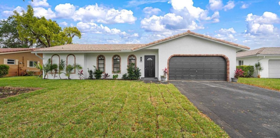 Villa ou maison à Coral Springs, Floride 4 chambres, 188.96 m2 № 2245754