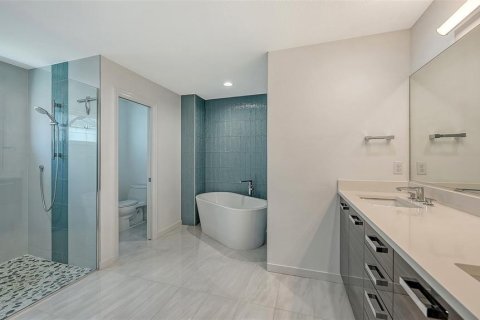 House in Sarasota, Florida 3 bedrooms, 255.95 sq.m. № 2155832 - photo 29