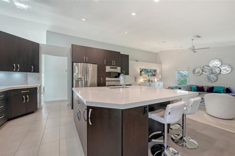 House in Sarasota, Florida 3 bedrooms, 255.95 sq.m. № 2155832 - photo 15