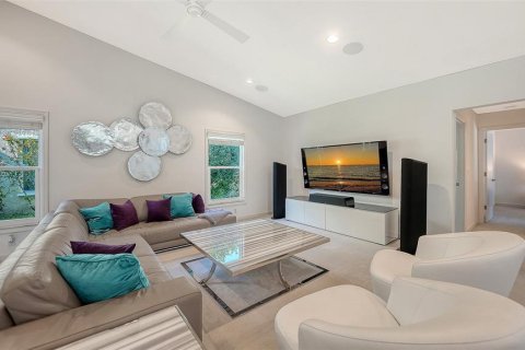 House in Sarasota, Florida 3 bedrooms, 255.95 sq.m. № 2155832 - photo 19
