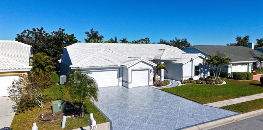 House in Sarasota, Florida 3 bedrooms, 255.95 sq.m. № 2155832
