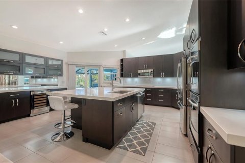 House in Sarasota, Florida 3 bedrooms, 255.95 sq.m. № 2155832 - photo 16