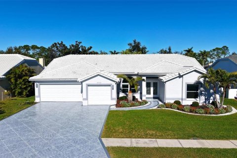 House in Sarasota, Florida 3 bedrooms, 255.95 sq.m. № 2155832 - photo 2