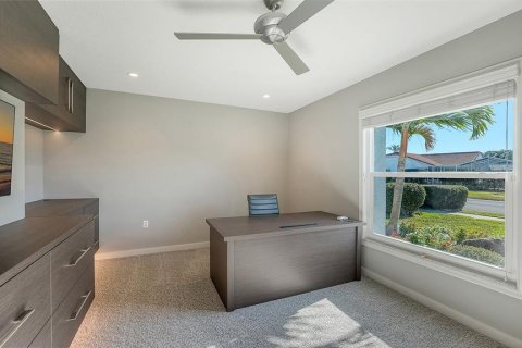 House in Sarasota, Florida 3 bedrooms, 255.95 sq.m. № 2155832 - photo 11