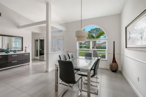 House in Sarasota, Florida 3 bedrooms, 255.95 sq.m. № 2155832 - photo 6