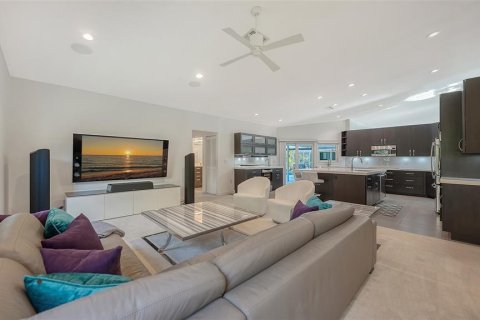 House in Sarasota, Florida 3 bedrooms, 255.95 sq.m. № 2155832 - photo 18