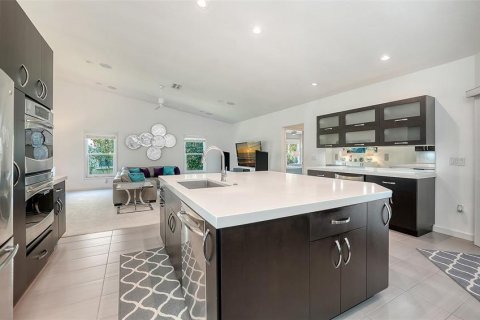 House in Sarasota, Florida 3 bedrooms, 255.95 sq.m. № 2155832 - photo 17