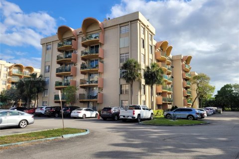 Condominio en venta en Miami, Florida, 1 dormitorio, 64.1 m2 № 1731217 - foto 1