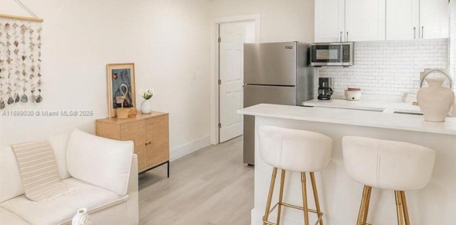 Duplex in Miami, Florida 1 bedroom № 1944935