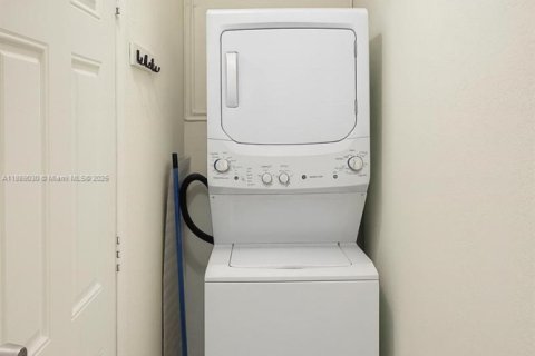 Duplex in Miami, Florida 1 bedroom № 1944935 - photo 6
