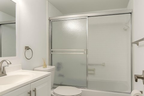 Condo in Hollywood, Florida, 2 bedrooms № 2246610 - photo 8