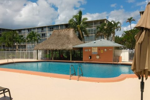 Condominio en Hollywood, Florida, 2 dormitorios № 2246610
