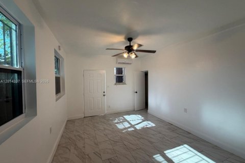 Appartement à louer à Miami, Floride: 231.79 m2 № 2076214 - photo 2