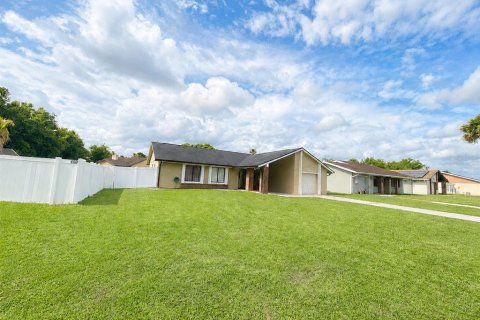 Casa en Kissimmee, Florida 3 dormitorios, 113.15 m2 № 2237324