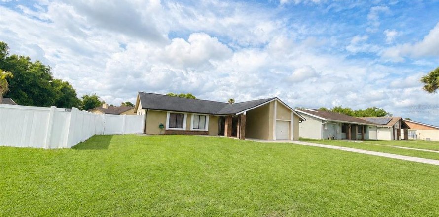 Casa en Kissimmee, Florida 3 dormitorios, 113.15 m2 № 2237324