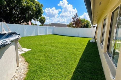 Casa en venta en Kissimmee, Florida, 3 dormitorios, 113.15 m2 № 2237324 - foto 3