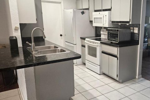 House in Port Charlotte, Florida 2 bedrooms, 118.08 sq.m. № 1865861 - photo 10
