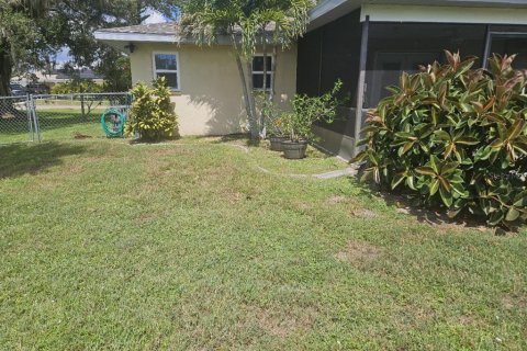 House in Port Charlotte, Florida 2 bedrooms, 118.08 sq.m. № 1865861 - photo 2