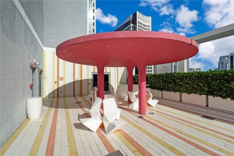 Condo in Miami, Florida, 1 bedroom  № 1802837 - photo 9