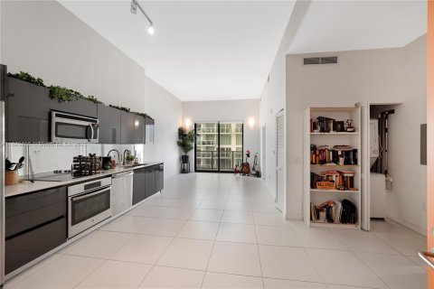 Condo in Miami, Florida, 1 bedroom  № 1802837 - photo 11