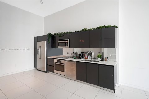 Condo in Miami, Florida, 1 bedroom  № 1802837 - photo 16