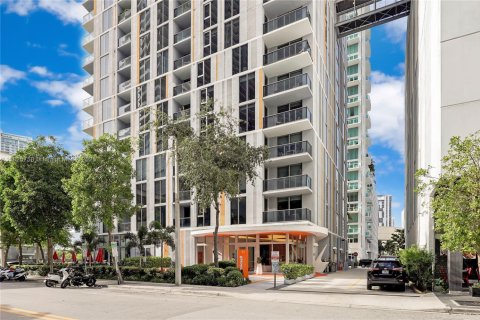 Condo in Miami, Florida, 1 bedroom  № 1802837 - photo 4