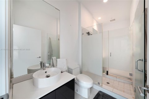 Condo in Miami, Florida, 1 bedroom  № 1802837 - photo 25