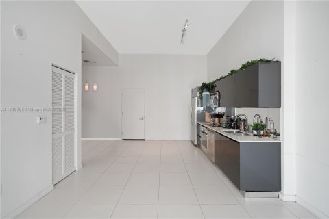 Condo in Miami, Florida, 1 bedroom  № 1802837 - photo 19