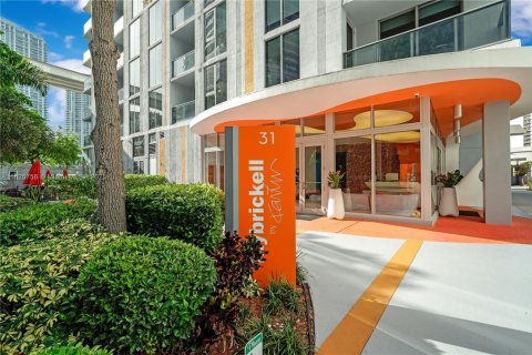 Condo in Miami, Florida, 1 bedroom  № 1802837 - photo 1