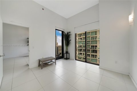 Condo in Miami, Florida, 1 bedroom  № 1802837 - photo 22