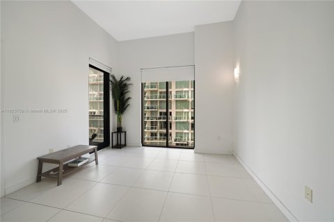 Condo in Miami, Florida, 1 bedroom  № 1802837 - photo 12