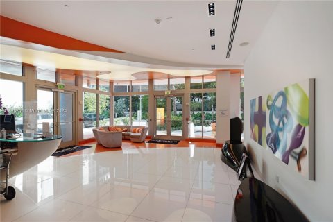 Condo in Miami, Florida, 1 bedroom  № 1802837 - photo 3