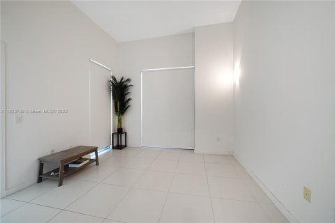 Condo in Miami, Florida, 1 bedroom  № 1802837 - photo 15