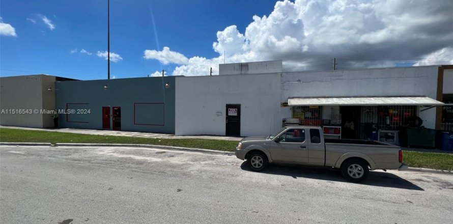 Tienda en Opa-locka, Florida № 954473