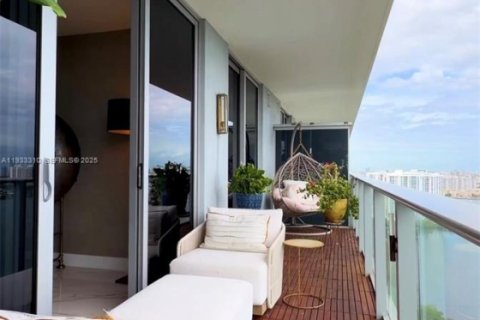 Condo in North Miami Beach, Florida, 2 bedrooms  № 1991193 - photo 17